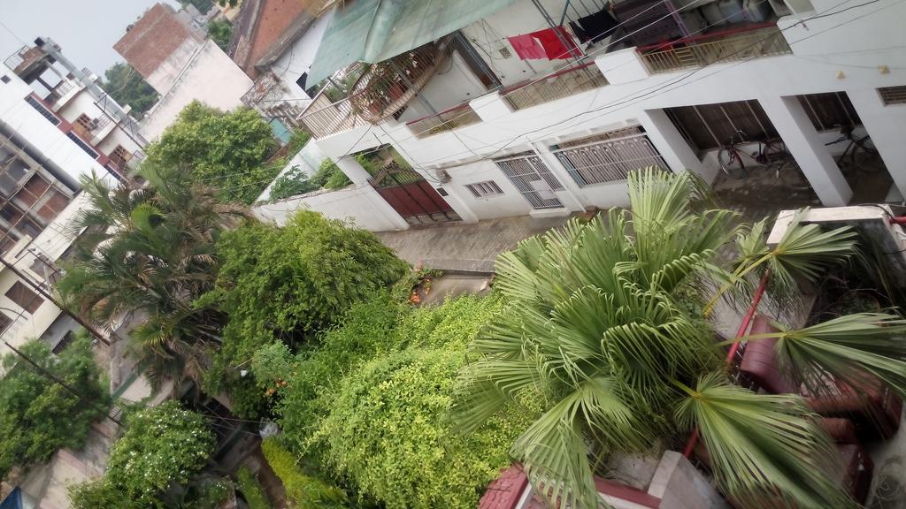 Aanvi Palace Hotel Varanasi Exterior photo